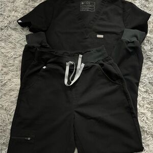 Figs Black Scrub Set